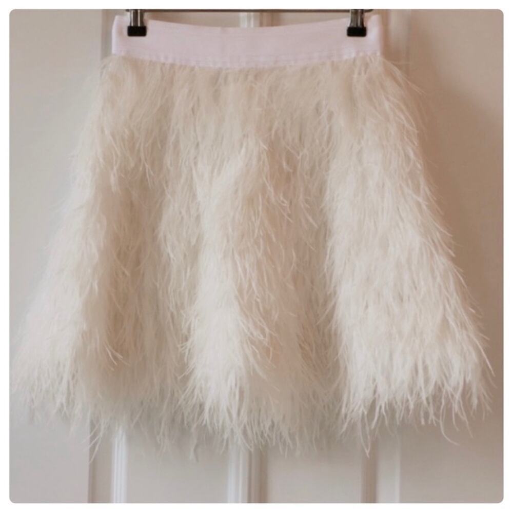 Rare alice + olivia cina ostrich feather detail skirt size 4 white NWT - Picture 16 of 16